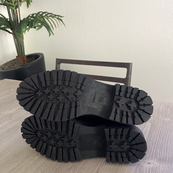 FINAL SALE-GEOX Respira- Chelsea Iridea Woman boots- size 9.5/40B in color black - Picture 11 of 14